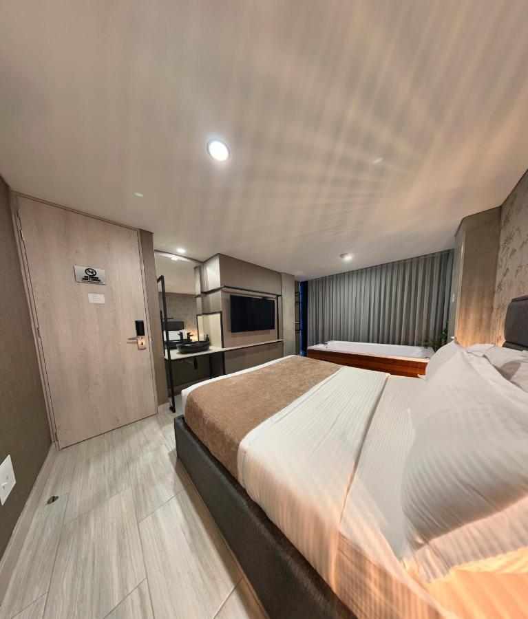 Vpv Suites 麦德林 外观 照片